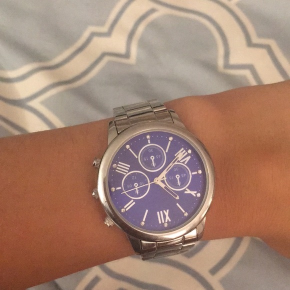 Claire’s wrist watch - Picture 2 of 3